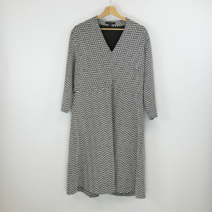 Schwarz-weisses Kleid, G. 46, comma