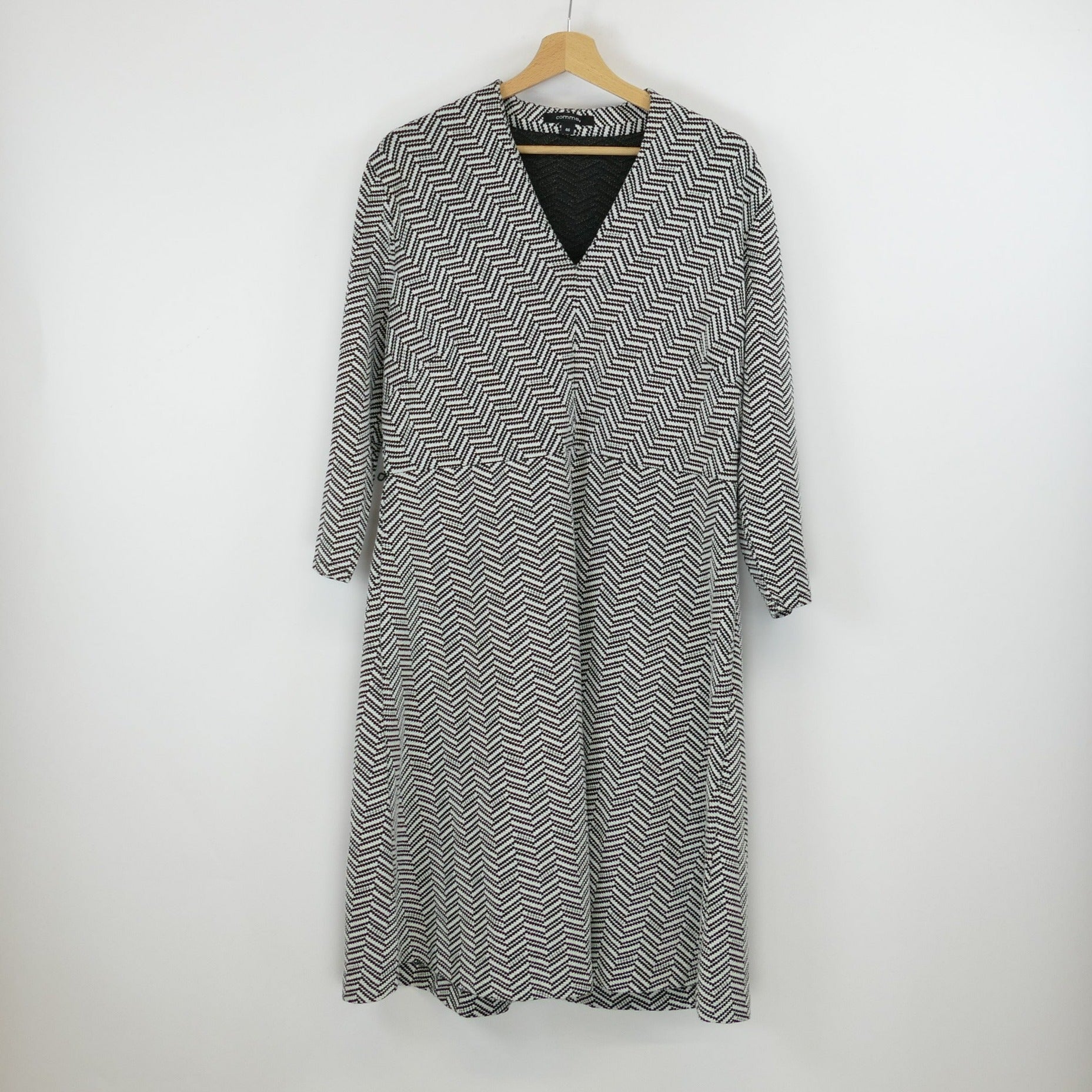 Schwarz-weisses Kleid, G. 46, comma