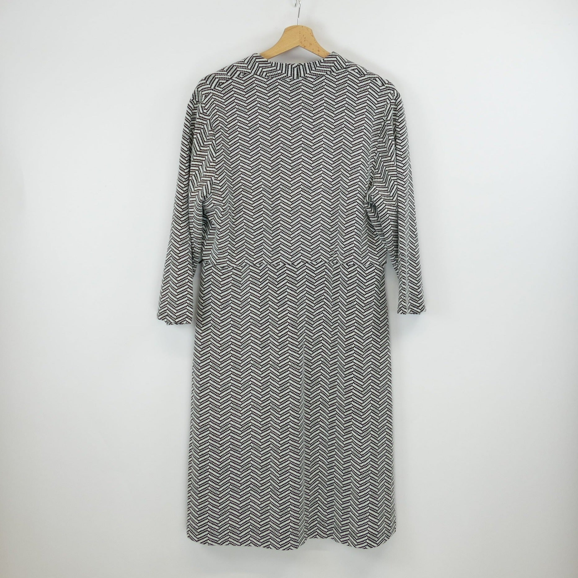 Schwarz-weisses Kleid, G. 46, comma
